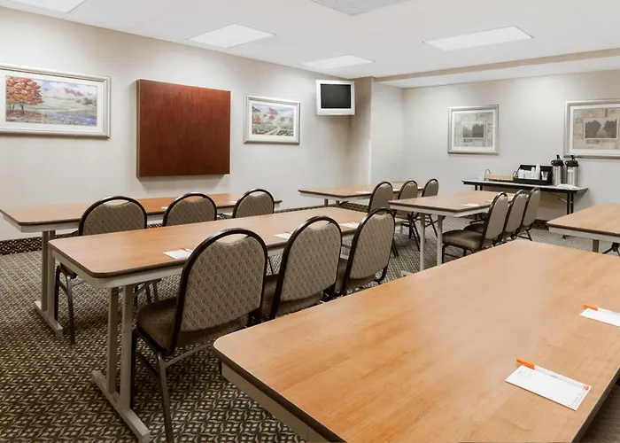 Howard Johnson By Wyndham Evansville East